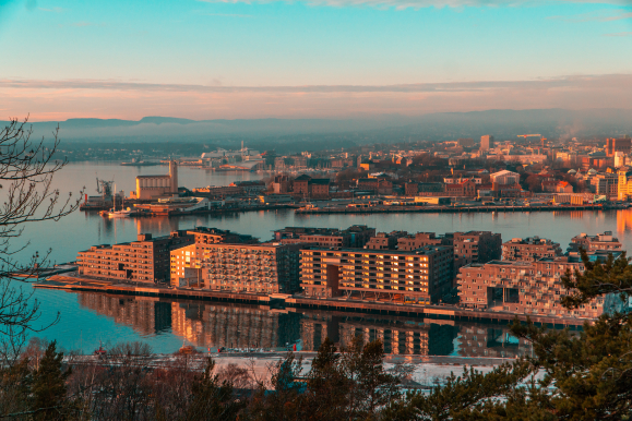 Ved utgangen av april 2021:  Kan Oslos innbyggere håpe på at byen gjenåpnes etter et halvt års nedstenging? Foto: Shutterstock.